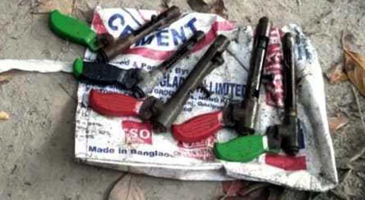 বরিশালে ৫ পাইপগান উদ্ধার, এলাকায় আতঙ্ক
