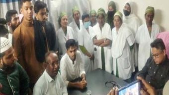 গৌরনদীতে স্বাস্থ্য কর্মকর্তার অপসারনের দাবিতে বিক্ষোভ