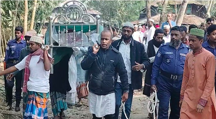 পটুয়াখালীতে হাতকড়া হাতেই মায়ের লাশ কাঁধে নিলেন বিএনপি নেতা