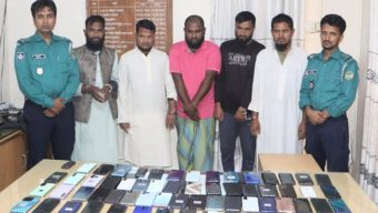 বরিশালে মাহফিলে চুরি, চক্রের ৫ সদস্যের কাছে মিলল ৬৪ মোবাইল ফোন
