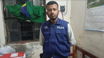 পিরোজপুরে জনতার হাতে ভুয়া পুলিশ সদস্য আটক