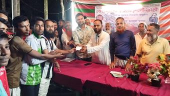 প্রথম ডে নাইট শর্টপিচ ক্রিকেট টুর্নামেন্টের ফাইনাল খেলার পুরস্কার বিতরণ