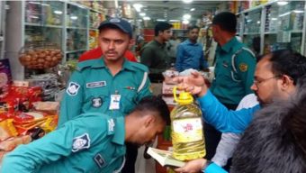 বেশি দামে ভোজ্যতেল বিক্রি, ৬০ হাজার টাকা জরিমানা
