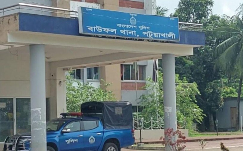 বাউফলে বাবা মাকে স্প্রে দিয়ে অচেতন করে স্কুল ছাত্রীকে ধর্ষণ