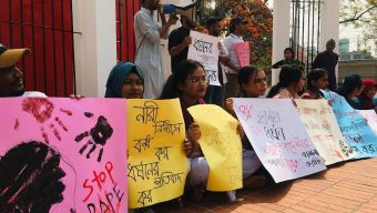 ধর্ষকের বিচার দাবীতে উত্তাল বরিশাল, স্বরাষ্ট্র উপদেষ্টার পদত্যাগ দাবী