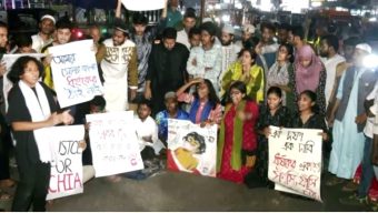 ধর্ষকদের শাস্তির দাবিতে মশাল মিছিল ও বিক্ষোভে ফের উত্তাল বরিশাল