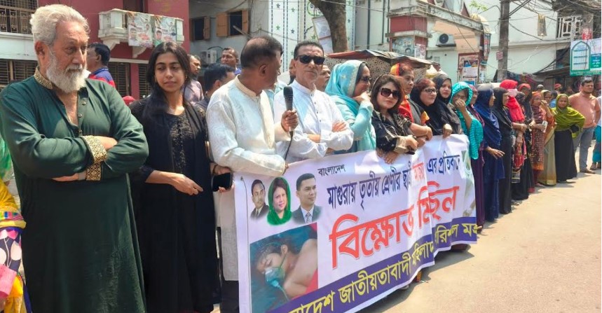 বরিশালে ধর্ষকদের বিচারের দাবীতে মহিলাদলের বিক্ষোভ
