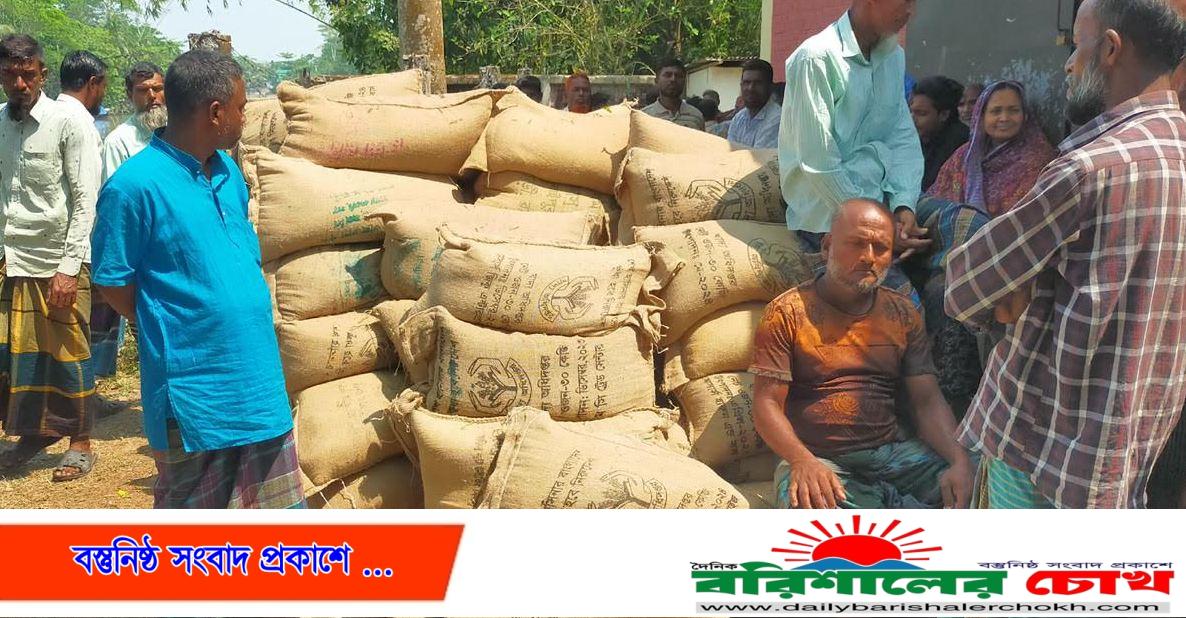 বাউফলে ভিজিএফ’র চালের বস্তায় শেখ হাসিনার নাম