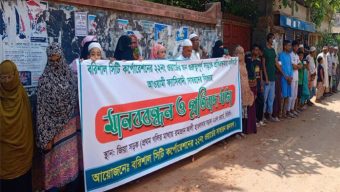 বরিশাল সিটিতে রাস্তা দখল, ভুক্তভোগিদের মানববন্ধন!