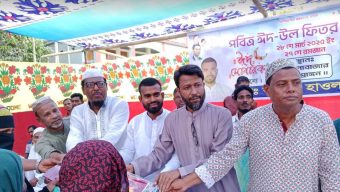 কাজীরহাটে পবিত্র ঈদুল ফিতর উপলক্ষে ঈদ বস্তু বিতরণ