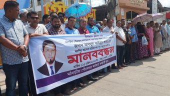 ইউএনওর বদলি ঠেকাতে চান এলাকাবাসী