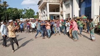 ভোলায় চিকিৎসকের অবহেলায় রোগীর মৃত্যু, ডাক্তারকে গণধোলাই