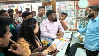 বরিশালে অতিরিক্ত ভাড়া আদায়, যাত্রীদের টাকা ফেরত দিল বিআরটিএ