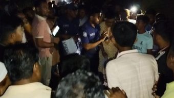 পটুয়াখালীতে মাইক্রোবাসের চাপায় বৃদ্ধার মৃত্যু