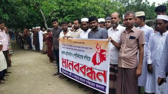 নেছারাবাদে দুর্বৃত্তদের হাতে কাঠেরপুল ভাঙ্গার প্রতিবাদে এলাকাবাসীর মানববন্ধন