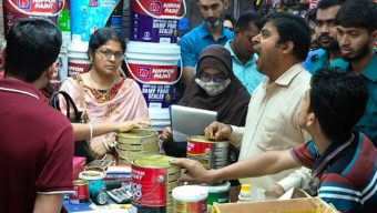 বরিশালে মেয়াদোত্তীর্ণ রঙ বিক্রির অপরাধে তিন প্রতিষ্ঠানকে জরিমানা