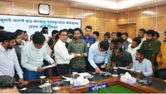 বরিশালে গণঅভ্যুত্থানে আহত ২৪৪ জন পেলেন হেলথ কার্ড