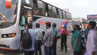 বরিশালে বাস টার্মিনালে মানুষের ঢল, চলছে ভাড়া নৈরাজ্য