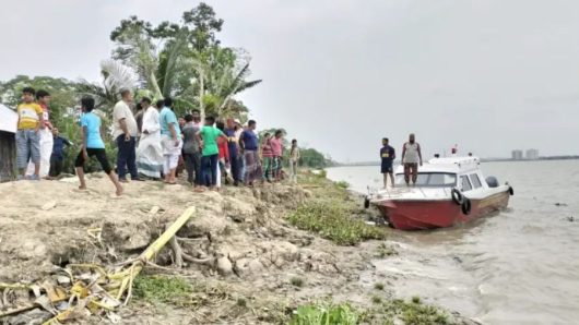 বাকেরগঞ্জে কালবৈশাখী ঝড়ের কবলে পড়ে জেলে নিখোঁজ