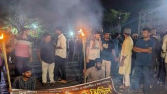 বরিশাল বিশ্ববিদ্যালয়ে শিক্ষার্থীদের মহাসড়ক অবরোধ করে বিক্ষোভ