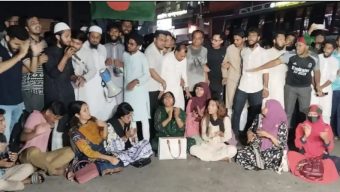 বরিশালে আওয়ামী লীগ নিষিদ্ধের দাবিতে অবস্থান কর্মসূচি