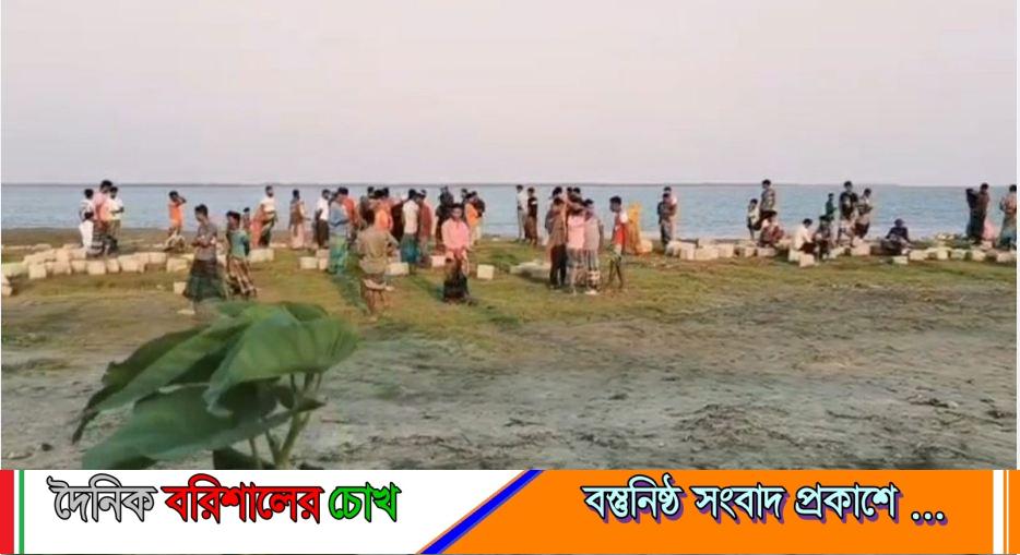 কলাপাড়ায় নদী থেকে নারীর লাশ উদ্ধার