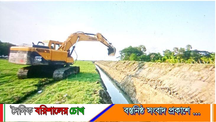 বরগুনায় পাউবোর জমি দখল করে মাছের ঘের