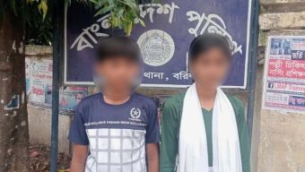 বরিশালে মামলা তুলে না নেওয়ায় দুই শিশু শিক্ষার্থীকে মারধর