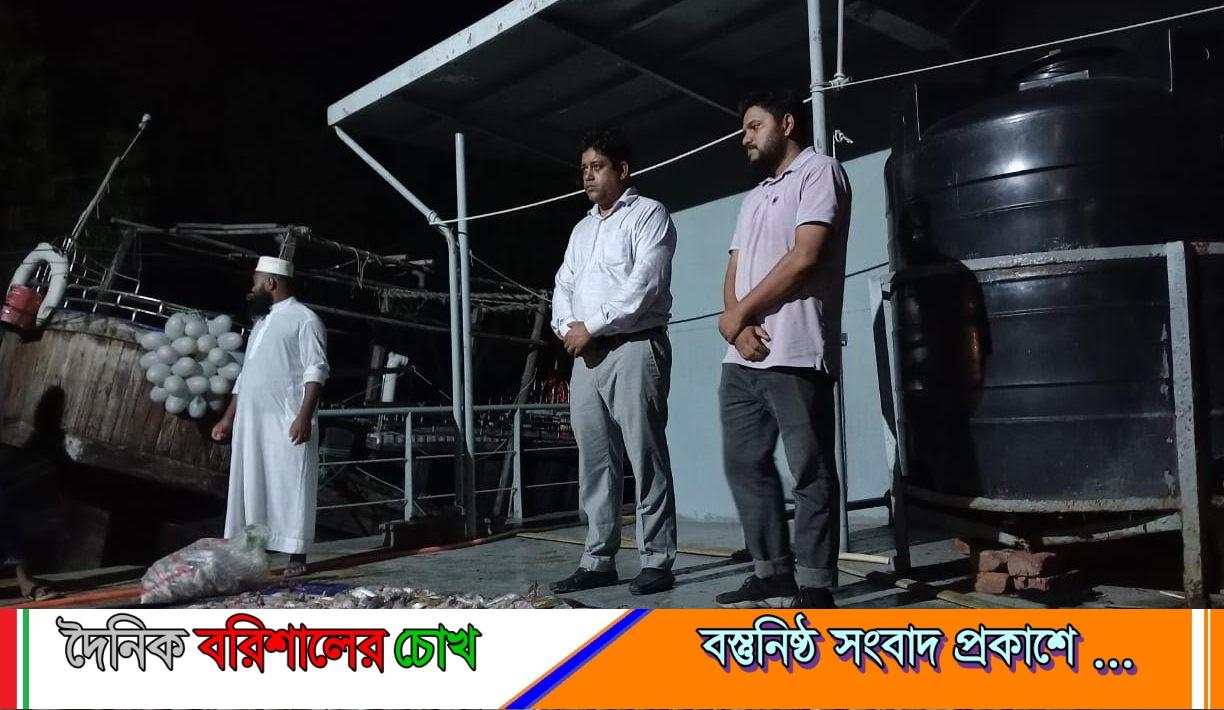 কুয়াকাটায় ২৭ জেলেসহ ৫টি মাছধরা ট্রলার আটক