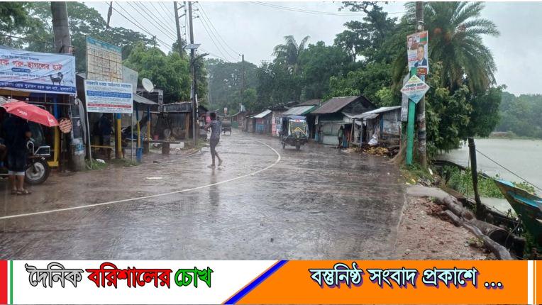 ঝালকাঠিতে ভারি বৃষ্টিপাত, বেড়েছে ভোগান্তি