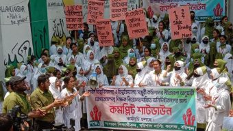 বরিশালে আন্দোলনরত ডিপ্লোমা নার্সদের ওপর হামলা, আহত ৪