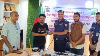 পিরোজপুরে ২৫ টি হারানো মোবাইল ফোন উদ্ধার মালিকের নিকট হস্তান্তর করলো পুলিশ সুপার