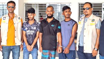 বরিশালে প্রেমিক-প্রেমিকা সেজে অটোরিকশা ছিনতাই, গ্রেপ্তার ৩