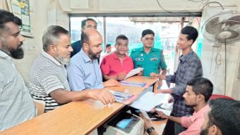 বরিশালে অতিরিক্ত ভাড়া আদায় বন্ধে মাঠে বিআরটিএ