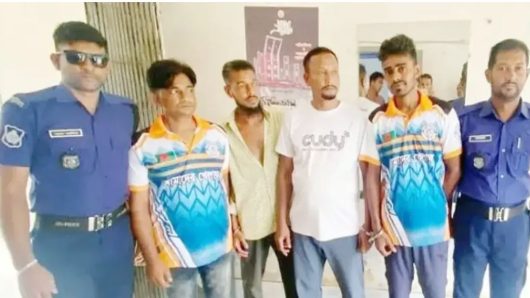 বরিশালে গরুর হাটে চাঁদাবাজি করতে গিয়ে চারজন গ্রেপ্তার