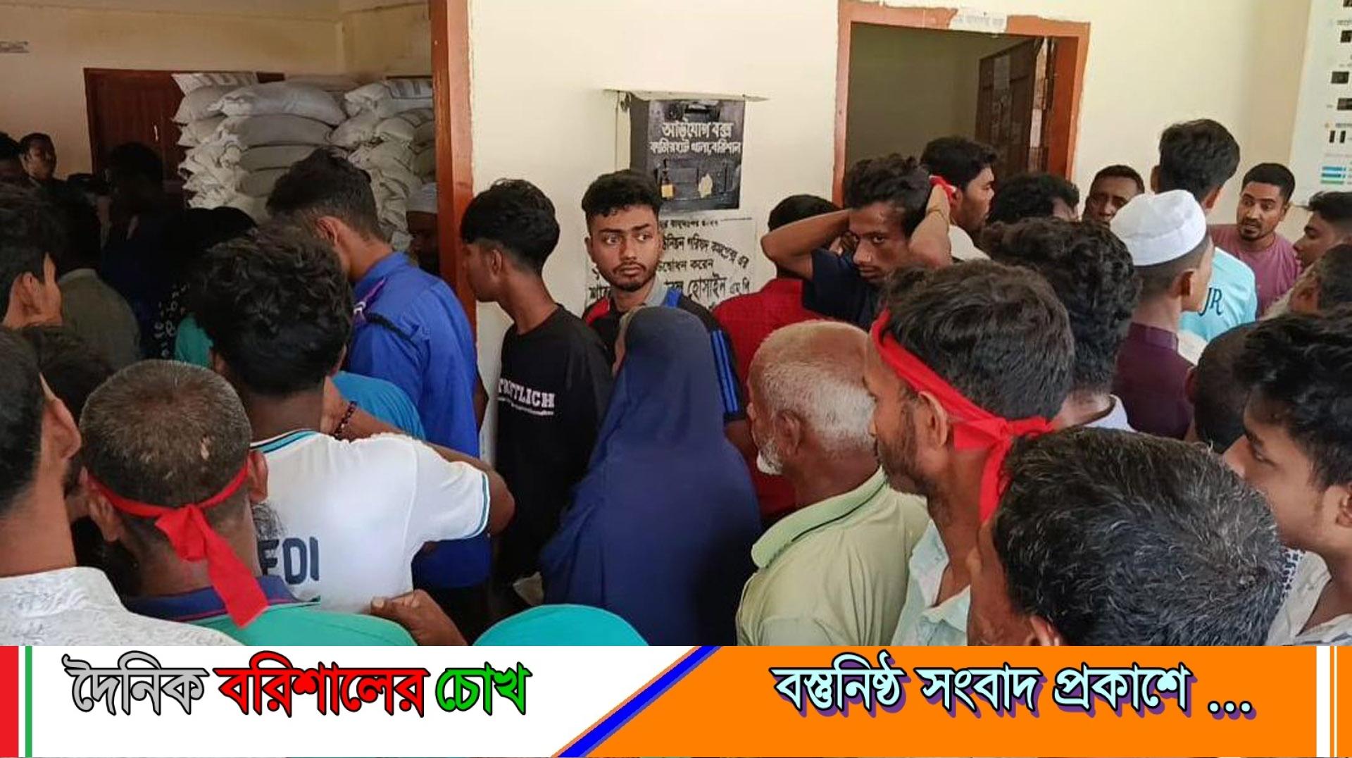 ঈদে গরীব অসহায় দুস্থদের মাঝে ১০ কেজি চাল বিতরণে অনিয়মের অভিযোগ