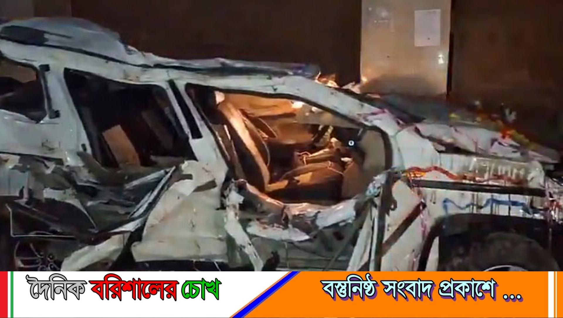 নিয়ন্ত্রণ হারিয়ে দেয়ালে গাড়ির ধাক্কা, বরসহ একই পরিবারের নিহত ৮