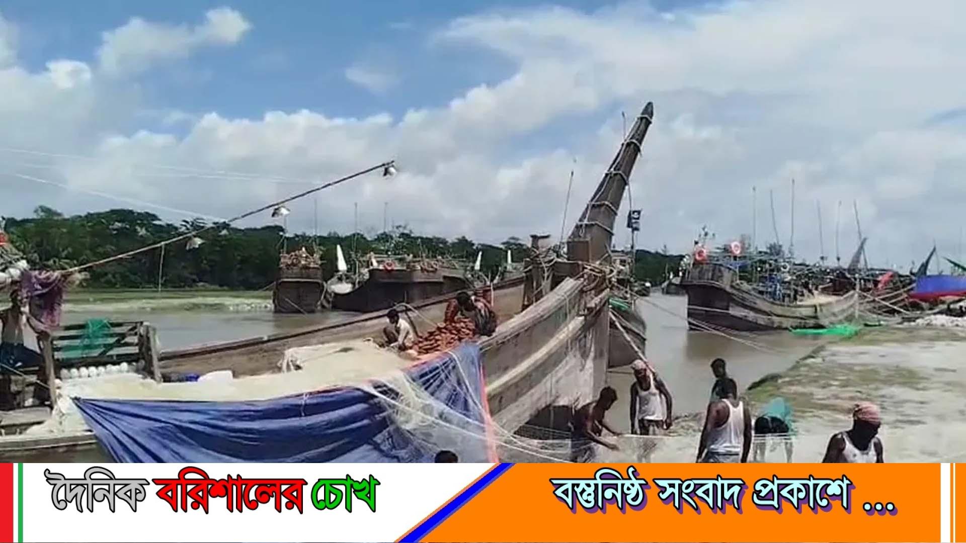 ইলিশ ধরায় নিষেধাজ্ঞার খবরে উপকূলে অস্থিরতা