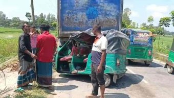 ট্রাক-অটোরিকশা সংঘর্ষে বাবা-ছেলেসহ নিহত ৩
