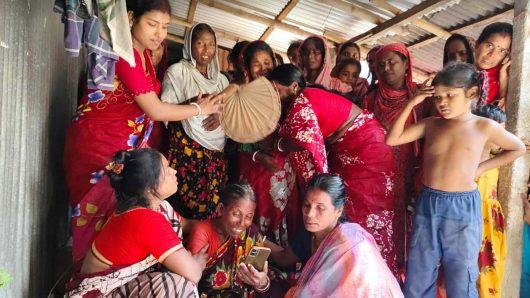 বাবার মৃত্যুর শোক সইতে না পে‌রে ছে‌লের আত্মহত্যা
