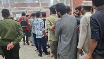 জাকসু নির্বাচন, বেলা বাড়ার সঙ্গে বাড়ছে ভোটারদের উপস্থিতি