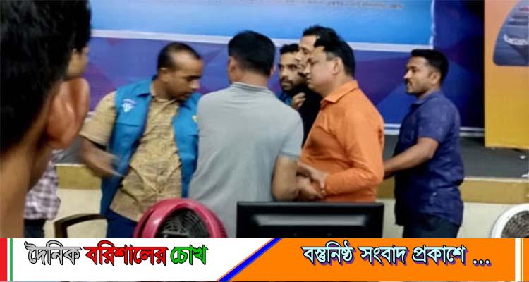 ঘুষসহ কাস্টমস কর্মকর্তা আটক