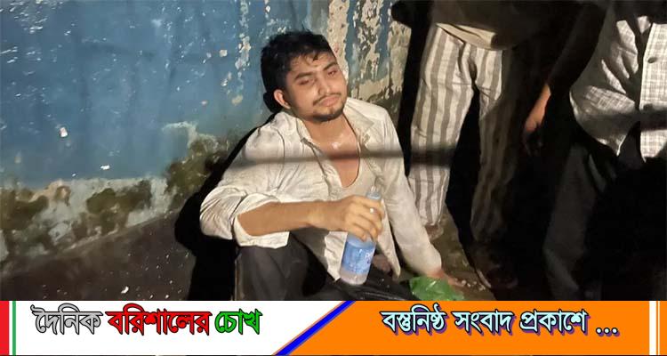 বরিশালে গণপিটুনির পর বহিষ্কৃত সমন্বয়ককে হাসপাতালে ভর্তি