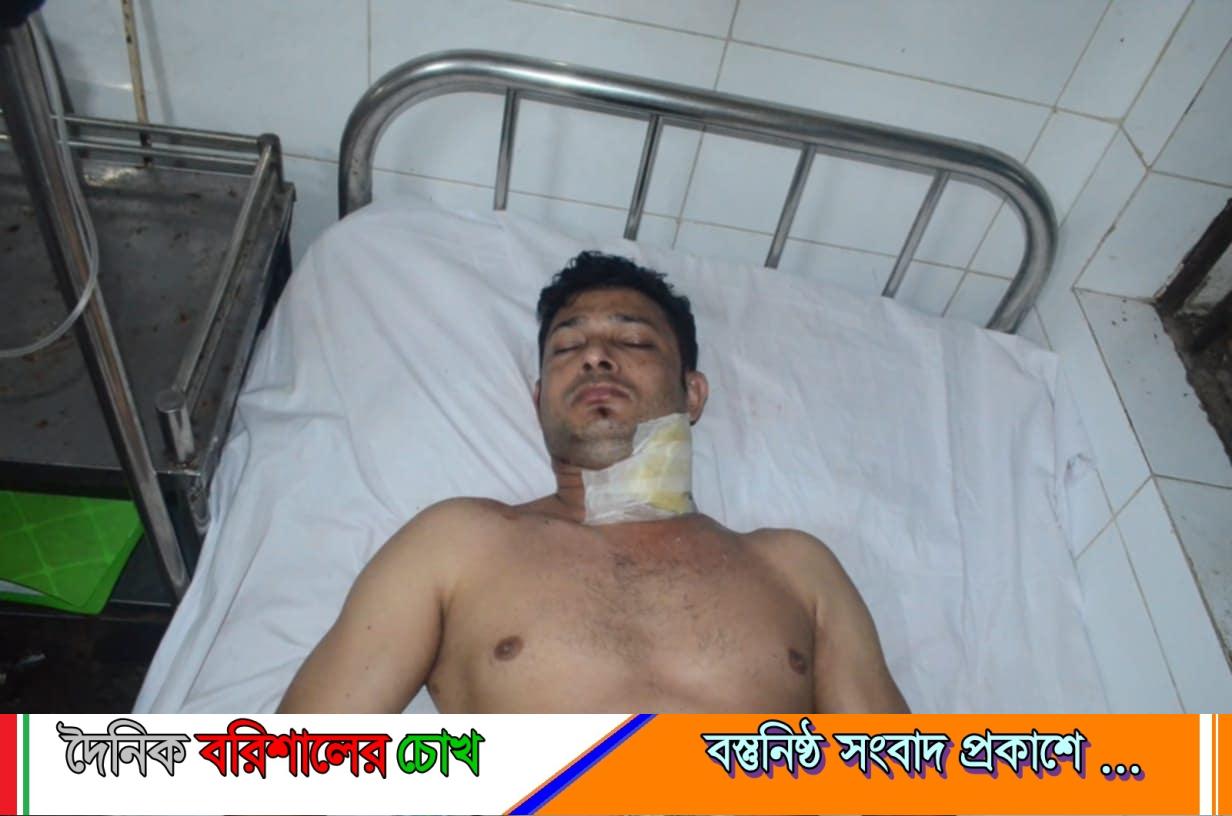 মুদি ব্যবসায়ীকে কুপিয়ে হত্যা চেষ্টা, শেবাচিমে ভর্তি- গ্রেপ্তার ১