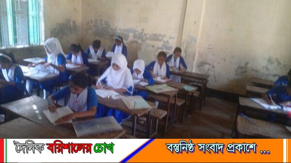 শন্তিপূর্ণভাবে প্রাথমিক বিদ্যালয়ের দ্বিতীয় মডেল টেস্ট পরীক্ষা অনুষ্ঠিত, বরিশালে কাজিরহাট