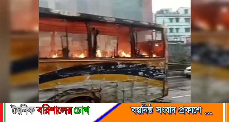 রাজধানীতে গুলি ছুড়ে আতঙ্ক, বাসে আগুন