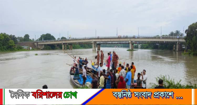 প্রতিমা বিসর্জনে নৌকাডুবি, ষোল ঘণ্টা পর এক শিশুর লাশ উদ্ধার