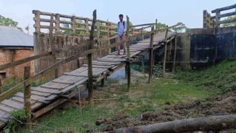 সেতুর সংযোগ সড়ক না থাকায় ভোগান্তিতে হাজারো মানুষ