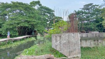 তারাবুনিয়া ব্রিজের কাজ বন্ধ, ভোগান্তিতে দুই উপজেলার মানুষ