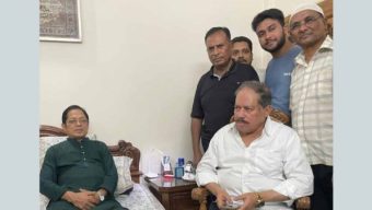 অসুস্থ নজরুল ইসলাম খান রাজনকে দেখতে গেলেন এ্যাড. মজিবর রহমান সরোয়ার